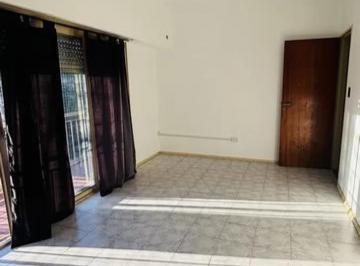 tres-de-febrero-saenz-pena-alquiler-departamento-2-ambientes · Alquiler 2 Ambientes con Cochera
