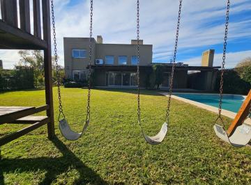 Casa · 240m² · 6 Ambientes · 3 Cocheras · Casa en Alquiler Anual en Talar del Lago II, 3/4 Dorm. (2 en P. B) Juegos de Niños, Pileta