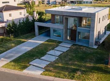 Casa · 200m² · 5 Ambientes · 2 Cocheras · Venta Casa San Sebastian Area 10 Pilar 5 Ambientes
