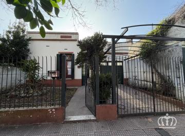 Casa · 138m² · 3 Ambientes · 2 Cocheras · Venta Casa - 3 Ambientes - con Cochera - Patio - Lanús Este.