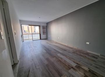 Departamento · 106m² · 2 Dormitorios · 2 Cocheras · Semipiso Reciclado - 2 Dorm. y Medio + 2 Cocheras - B° Centro