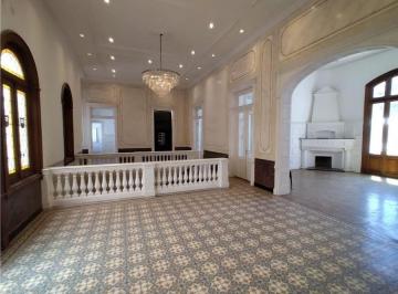 Local comercial · 550m² · 12 Dormitorios · Casona Colonial Remodelada – Uso Comercial – + 12 Ambientes – B° Centro