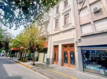 Local comercial · 550m² · 12 Dormitorios · Casona Colonial Remodelada – Uso Comercial – + 12 Ambientes – B° Centro