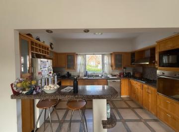 Casa · 800m² · 5 Ambientes · 1 Cochera · Casa - Barrancas de San Jose