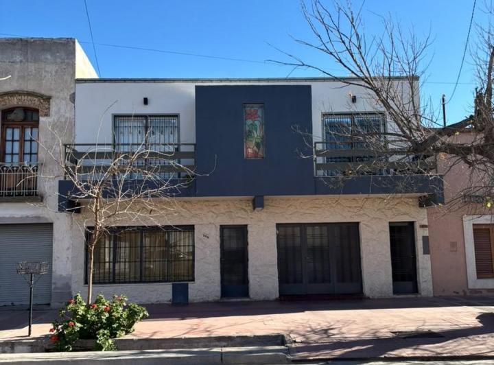 Casa · 250m² · 5 Ambientes · 1 Cochera