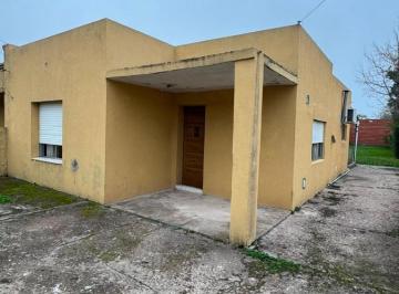 Casa · 80m² · 3 Ambientes · 1 Cochera · Excelente Propiedad en Venta
