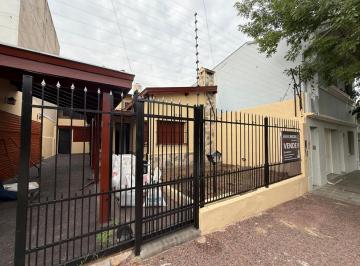 Casa · 380m² · 4 Ambientes · 1 Cochera · Excelente Casa Muy Amplia y con Pileta