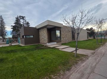 Casa de 7 ambientes, Luzuriaga · Capital Prop Vende Casa a Estrenar en Barrio Yrigoyen, Gutiérrez Maipu