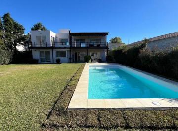 Casa · 300m² · 6 Ambientes · 4 Cocheras · Casa Exclusiva con Salida Nautica en Barrio San Marco - Villanueva