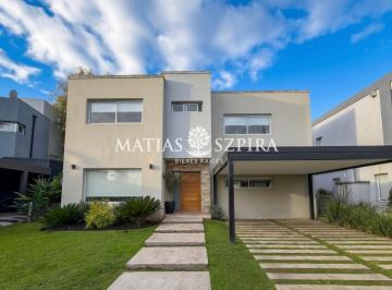 Casa · 146m² · 4 Ambientes · 2 Cocheras · Casa en Alquiler Haras Maria Victoria