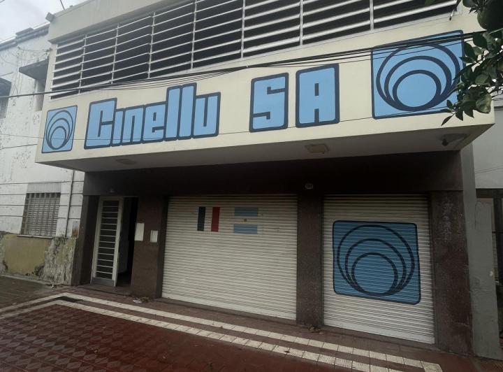 Bodega-Galpón · 225m² · 6 Ambientes · 4 Cocheras