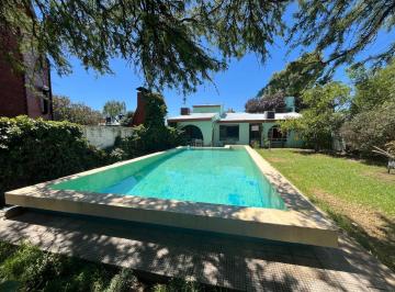 Quinta vacacional · 125m² · 2 Dormitorios · Casa Quinta en Grassi 395