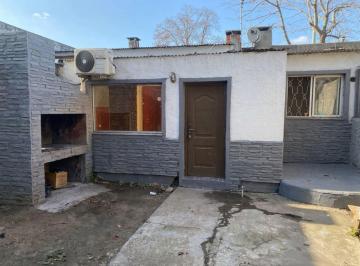 Casa · 60m² · 3 Ambientes · 1 Cochera · Alquiler Casa 2 Dorm. Santiago Vázquez