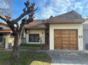 Casa de 3 ambientes, Quilmes · Hermosa Casa en Venta de 3 Ambientes con Garage y Quincho con Parrilla en Quilmes