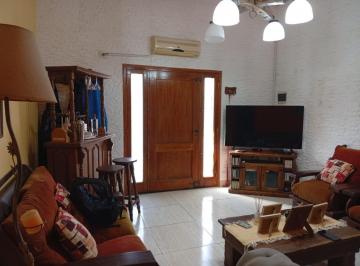 PH · 106m² · 4 Ambientes · PH en Pb Al Fte Listo P/habitar