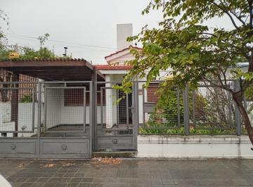Casa · 105m² · 5 Ambientes · 1 Cochera · Alquiler - 2 Dorm. - Pedro de Mendoza 2800