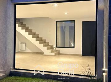 Casa · 174m² · 4 Ambientes · 2 Cocheras · A Estrenar, en Housing Altos de Belgrano. Dúplex con Diseño.