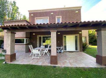 Fondo de comercio · 368m² · 11 Ambientes · 3 Cocheras · Importante Complejo Turistico