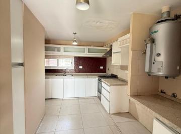 Casa · 144m² · 4 Ambientes · 1 Cochera · Casa en Venta, Zona Alvear