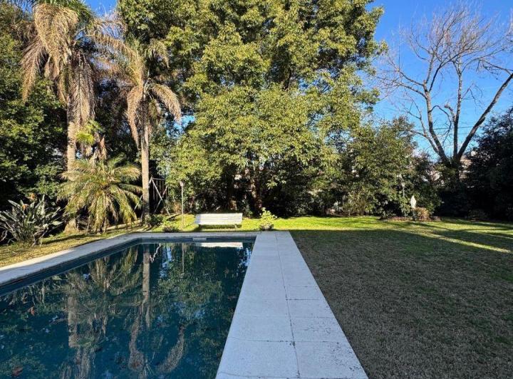 Casa · 210m² · 5 Ambientes · 3 Cocheras