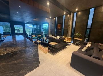 Casa de 5 ambientes, Ciudad de Mendoza · Vanguardia en Dalvian: Residencia de Diseño con Vistas a La Cordillera