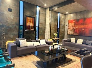 Casa de 5 ambientes, Ciudad de Mendoza · Venta a Estrenar de 240 m² con Piscina Infinita y Hormigón Visto en Dalvian