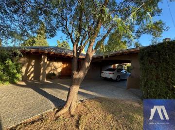 Casa de 8 ambientes, San Francisco del Monte · Casa en Venta en Club de Campo