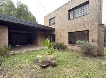 Casa · 140m² · 8 Ambientes · 2 Cocheras · Casa en Alquiler a m de Av Recta Martinolli