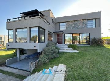 Casa de 5 ambientes, Costa Esmeralda · Venta Casa de 260 m² con Piscina Climatizada y Sauna Húmedo Costa Esmeralda