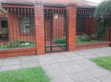 Casa de 3 ambientes, Ituzaingó · Chalet 3 Ambientes en Zona Residencial, Apta Crédito Banco. a Cuadras de Santa Rosa