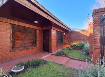 Casa de 3 ambientes, Ituzaingó · Chalet 3 Ambientes en Zona Residencial, Apta Crédito Banco. a Cuadras de Santa Rosa