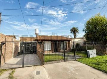 Casa · 141m² · Venta 3 Casas Sobre Lote Propio con Garage y Patio Individuales en Moreno