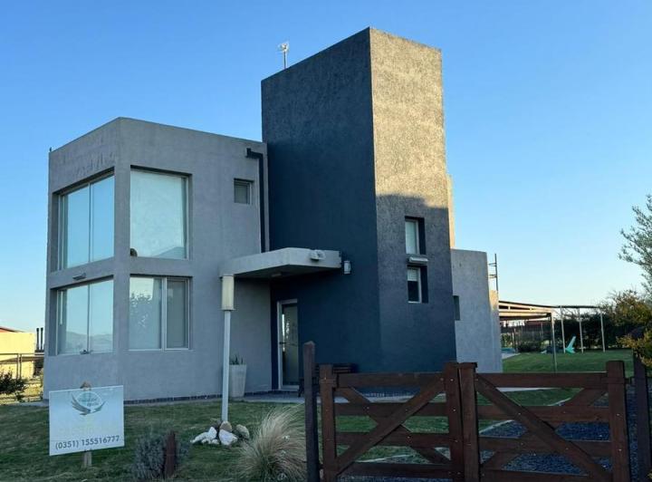 Casa · 190m² · 5 Ambientes · 1 Cochera