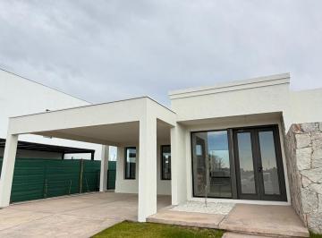 Casa de 5 ambientes, Carrodilla · Inkasa Inmobiliaria - Vende Casa en Barrio Privado Lar de Boedo