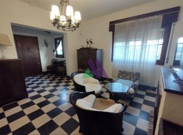 Casa de 5 ambientes, Miramar · Excelente Chalet de 4 Dorm. a 2 Cuadras de La Playa y 3 del Centro. Miramar