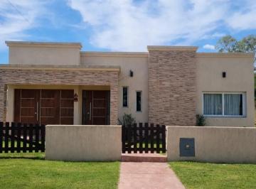 Casa de 5 ambientes, Navarro · Excelente Casa en Navarro