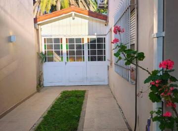 Casa · 170m² · 4 Ambientes · 2 Cocheras · Venta Casa 4 Amb Villa Ballester. con Cochera, Parrilla y Quincho.