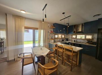 Casa · 155m² · 4 Ambientes · 1 Cochera · Venta Casa/4amb/cochera/aptocredito/centro Escobar