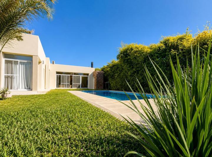Casa · 197m² · 5 Ambientes · 2 Cocheras