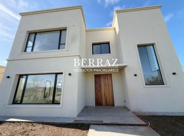 Casa · 205m² · 5 Ambientes · 4 Cocheras · Casa Venta 4 Dorm. Barrio El Naudir Lote de 756 m² Escobar, Zona Norte