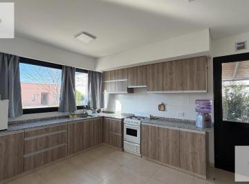 Casa · 130m² · 4 Ambientes · Casa Para La Venta de 5 Ambientes en Santa Elena