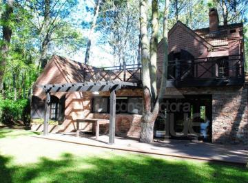 Casa de 5 ambientes, Cariló · Chalet en Dos Plantas con Cercanía Al Centro y El Mar