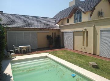 Casa de 4 ambientes, Córdoba · Casa de 390 m² con 3 Dorm. en Venta en Jardines del Jockey
