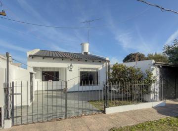 Casa · 333m² · 4 Ambientes · 1 Cochera · Casa en Venta en Gorina 488 y 140