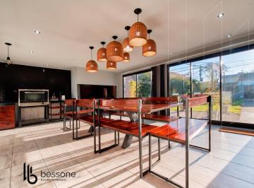 Casa · 158m² · 4 Ambientes · 3 Cocheras · Casa 4 Amb con Quincho en Pinos de Anchorena