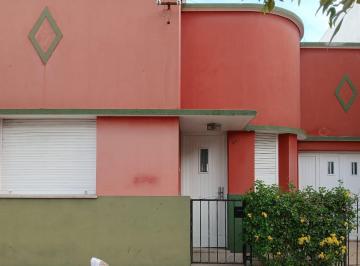 Casa · 84m² · 4 Ambientes · 1 Cochera · Casa en Venta 18 Entre 42 y 43