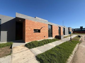 PH · 90m² · 3 Ambientes · 1 Cochera · Duplex en Venta Colinas de Manantiales Dos Dorm. Planta Baja