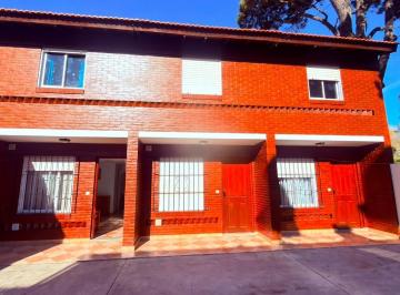 Departamento · 60m² · 4 Ambientes · 1 Cochera · Triplex Al Contrafrente con Gas Natural y Espacio Vehicular.