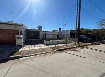 Casa · 131m² · 8 Ambientes · 2 Cocheras · Venta Casa 4 Dorm. 2 Baños en Quintas de Arguello Ideal Inversor