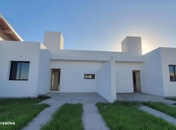 Casa · 72m² · 3 Ambientes · 1 Cochera · Duplex en Venta en Docta 2 Dorm.